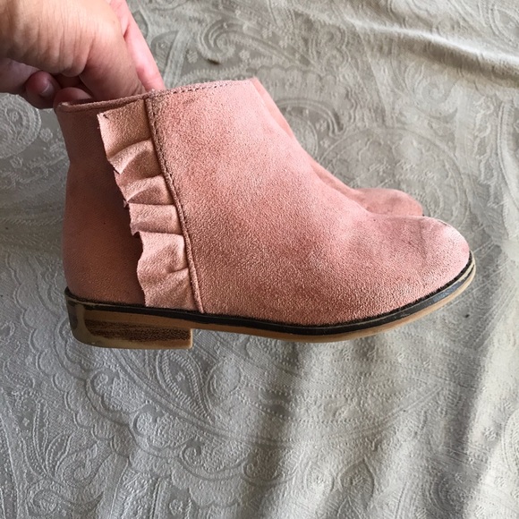 GUC Toddler Girl pink faux suede booties - Picture 2 of 8